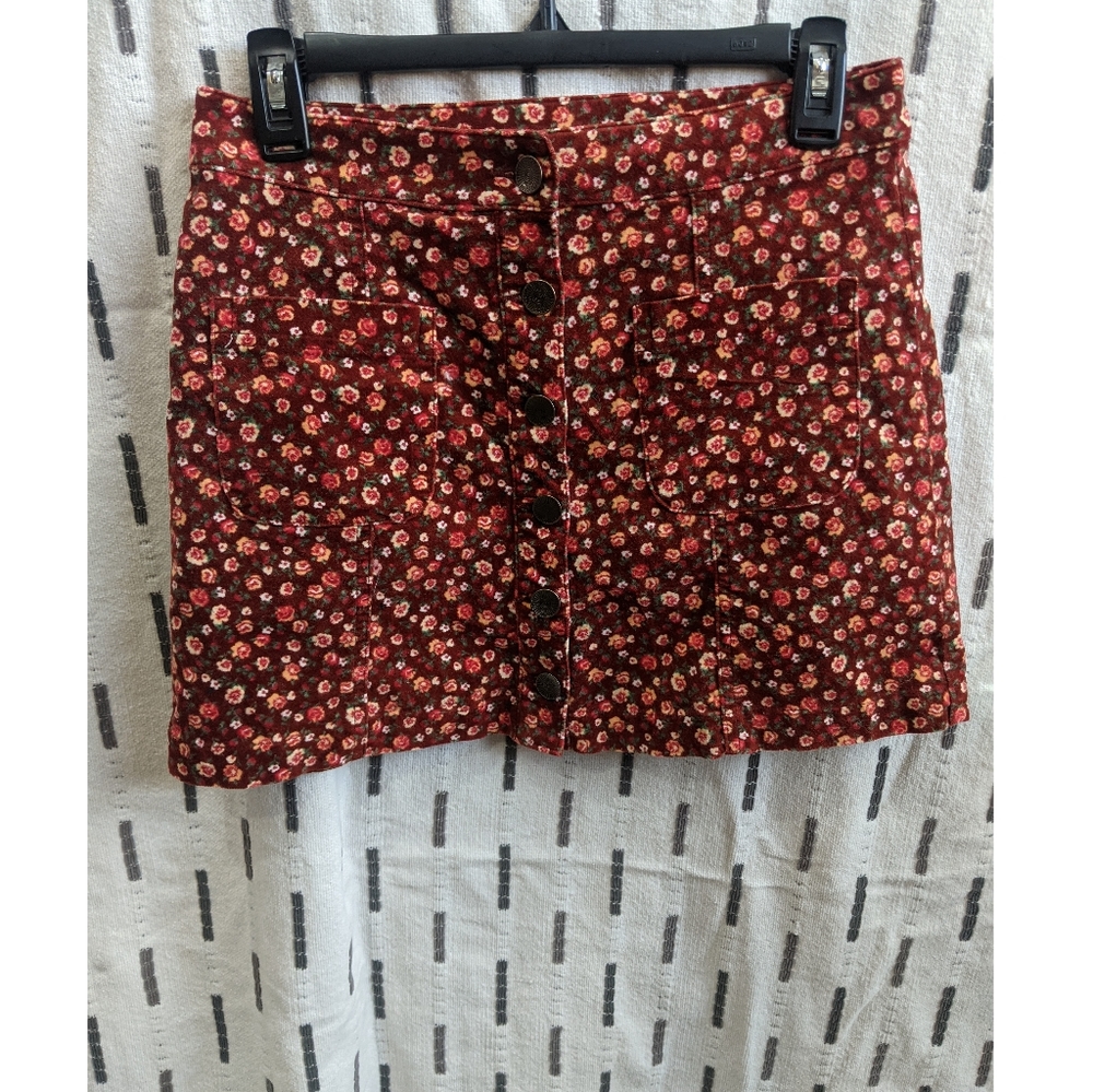 Vintage style floral mini skirt